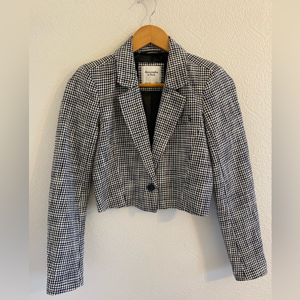 Abercrombie & Fitch - Black and White Houndstooth Cropped Blazer - XXS
